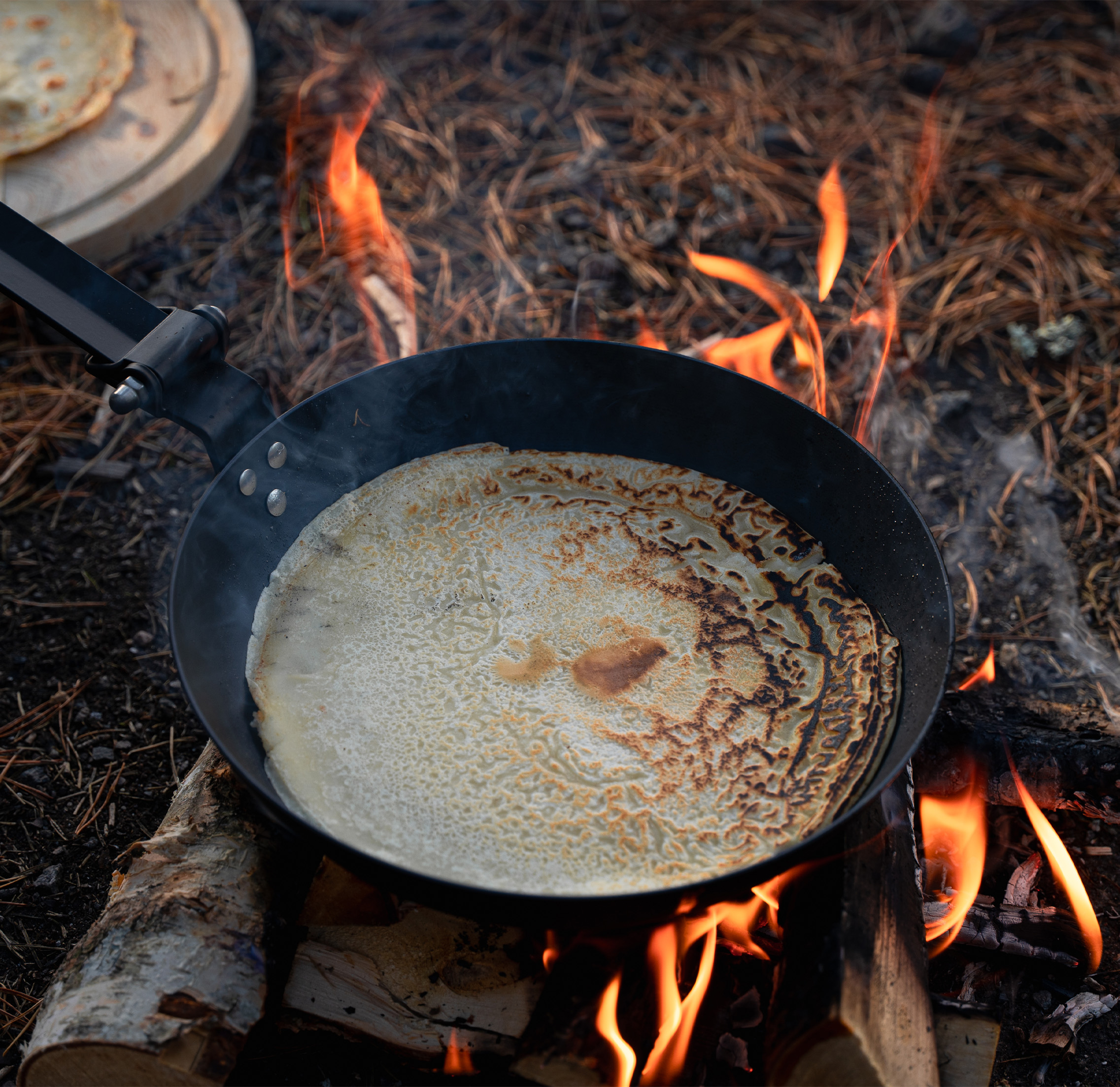 Campfire frying pan, foldable Carbon steel 42 cm | Muurikka